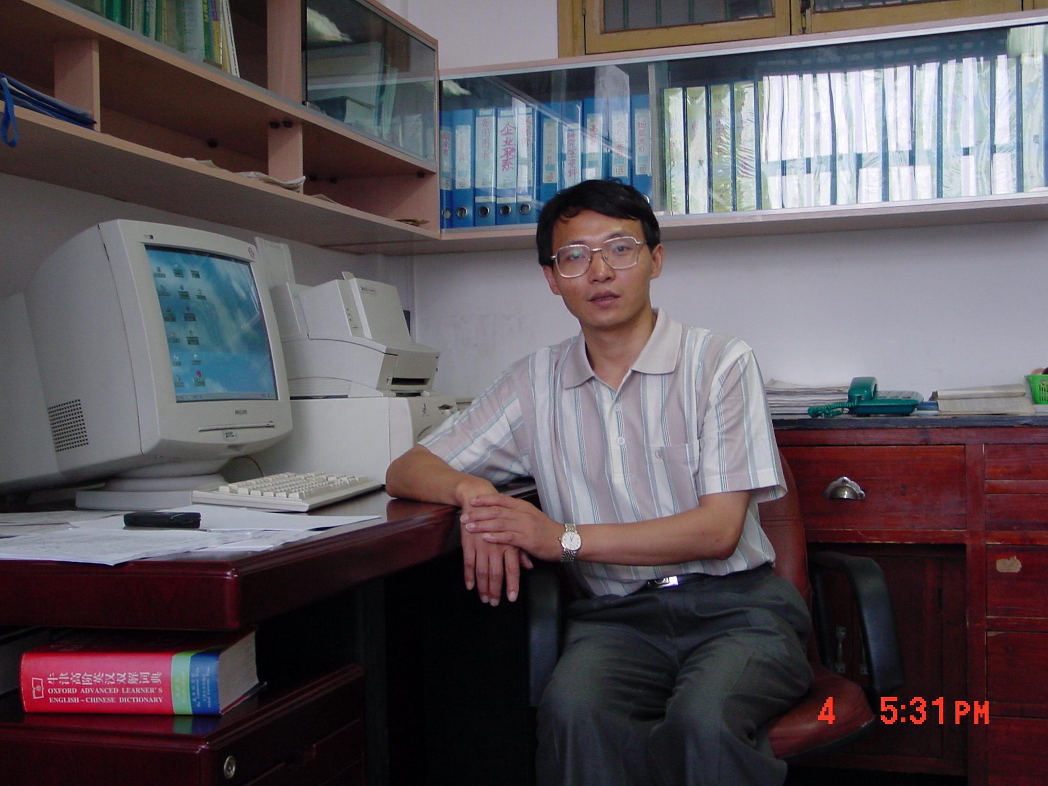 我所首届硕士毕业生、中科院青年科学家奖获得者、现任博导吴金水研究员